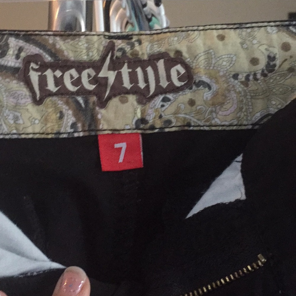 Shorts - Picture 3 of 3